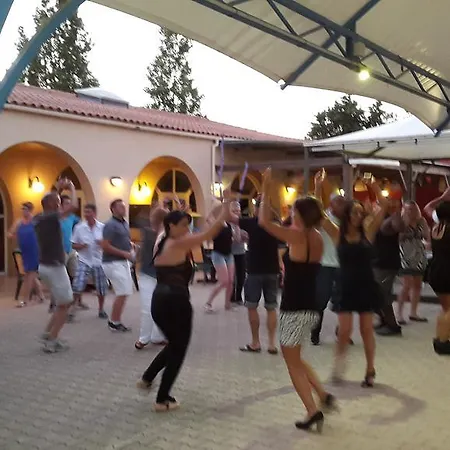 Village Les Abricotiers 2*