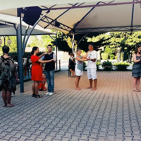 Camping Village Les Abricotiers 2*