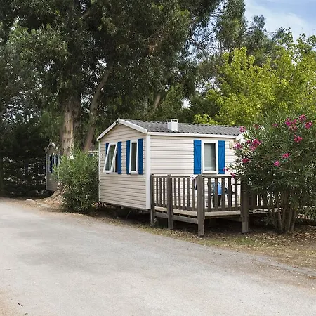 Village Les Abricotiers אתר קמפינג 2*