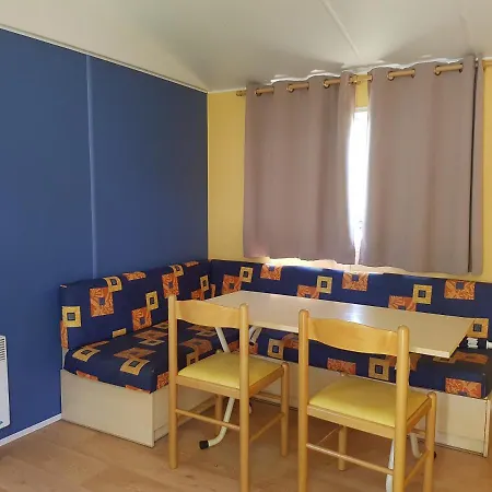 Village Les Abricotiers 2* פרפיניין