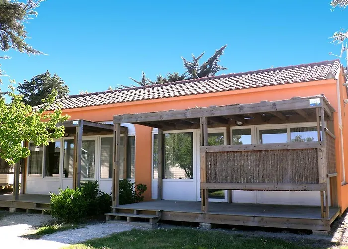 Village Les Abricotiers אתר קמפינג