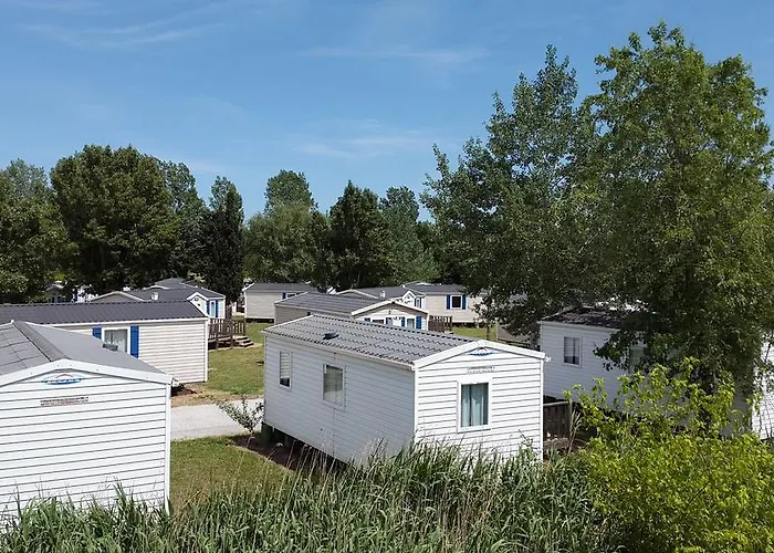 Village Les Abricotiers אתר קמפינג