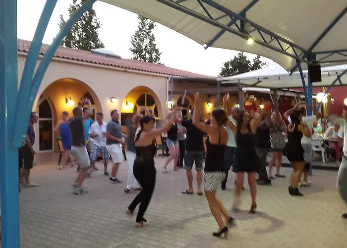 Village Les Abricotiers 2*