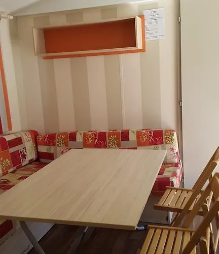 Village Les Abricotiers פרפיניין