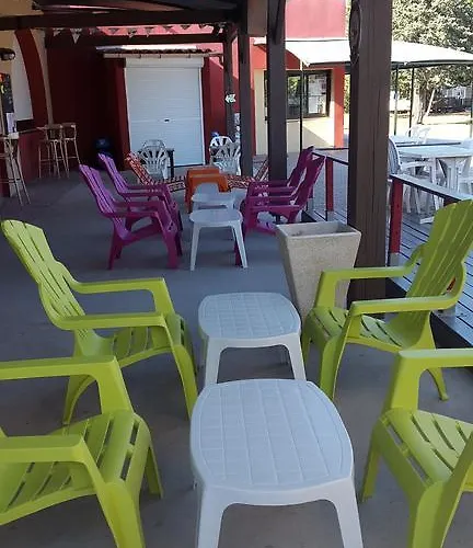 אתר קמפינג Village Les Abricotiers