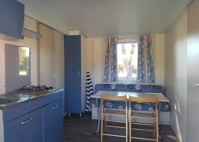 Village Les Abricotiers 2* פרפיניין