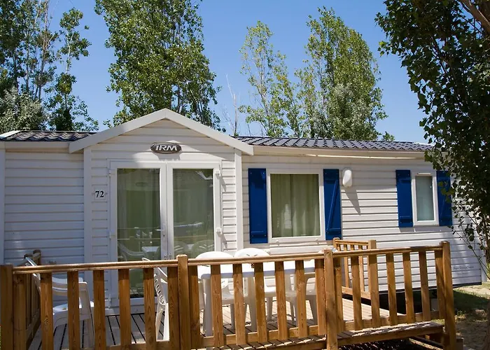 Village Les Abricotiers אתר קמפינג 2*