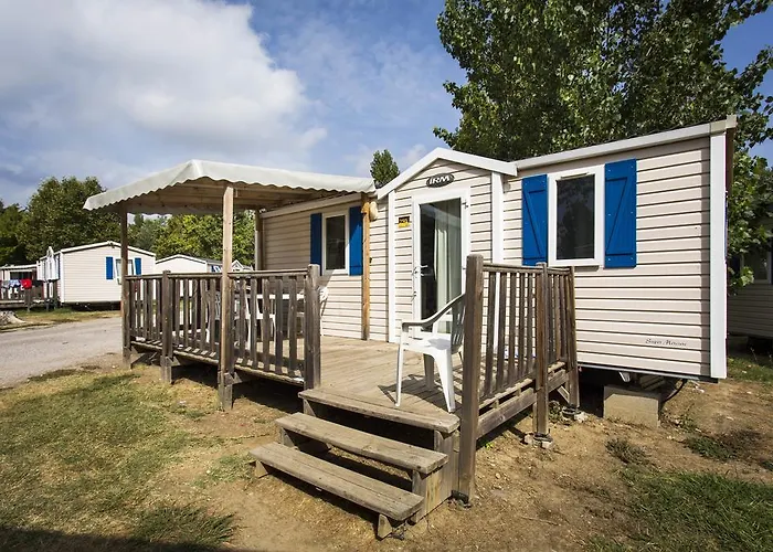 אתר קמפינג Village Les Abricotiers