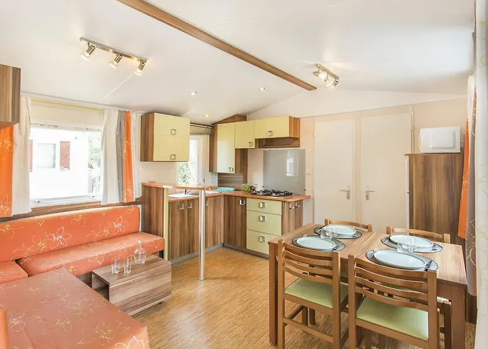 Village Les Abricotiers 2* פרפיניין