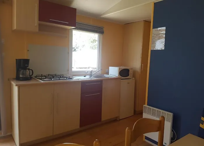 Village Les Abricotiers 2* Περπινιάν