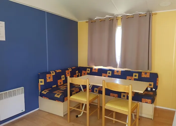 Village Les Abricotiers 2* פרפיניין